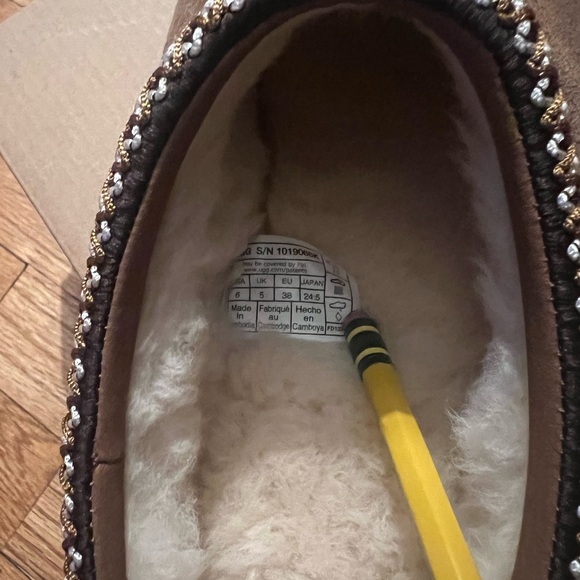 Chestnut UGG Tasman, youth size 6, fits women's womens 7 - Picture 7 of 7